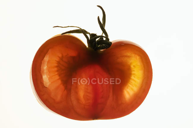 Halbierte rote Tomate — Stockfoto