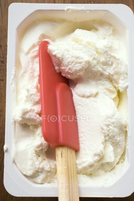 Closeup top view of Quark in opened packaging with spatula — Stock Photo