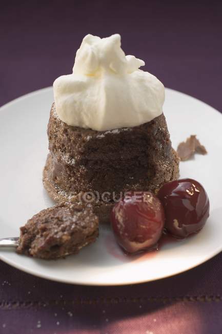 Chocolate souffle with cherries — Stock Photo