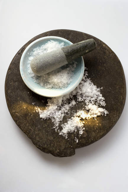 Coarse salt in mortar — Stock Photo