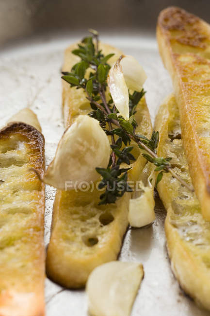 Slices of toasted white bread with garlic — Stock Photo