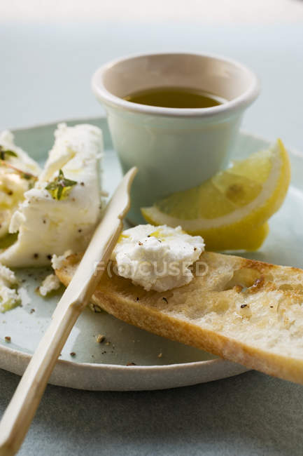Crostini with sheep's cheese — Stock Photo
