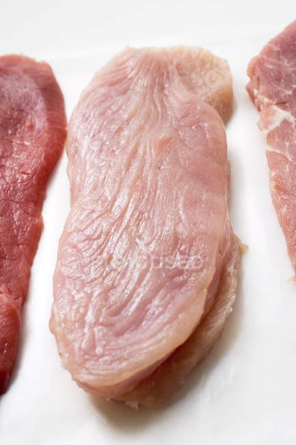Escalopes de porc cru à la dinde et au veau — Photo de stock