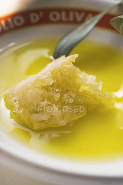 Olive oil in bowl with white bread — Stock Photo