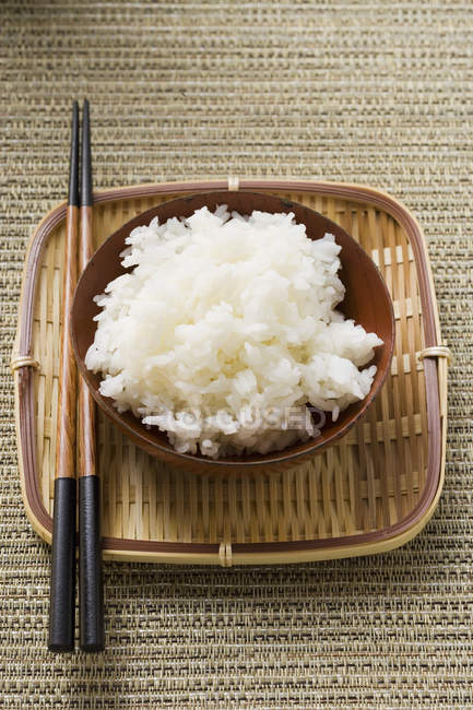 Миска з рису та паличок — стокове фото