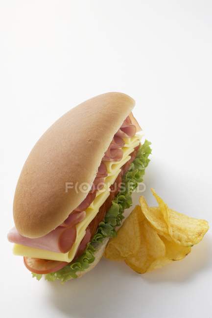 Ham sandwich with crisps — Stock Photo