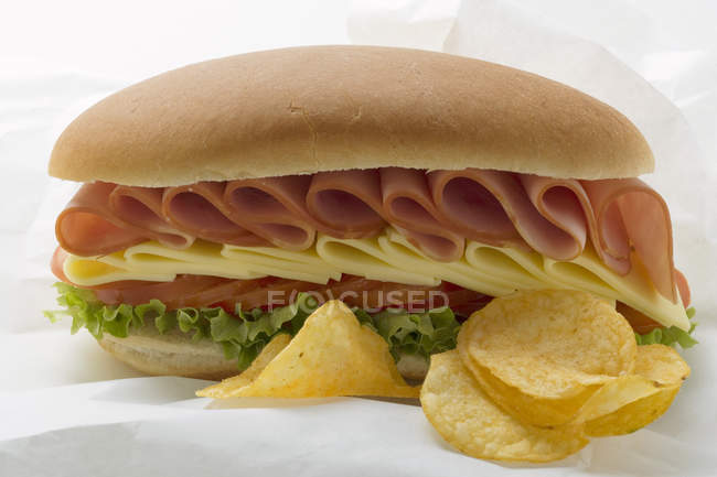 Sous sandwich et chips — Photo de stock