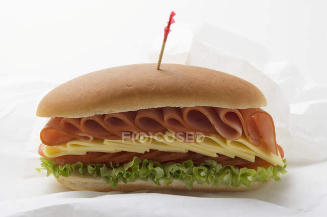 Sub sandwich su involucro sandwich — Foto stock