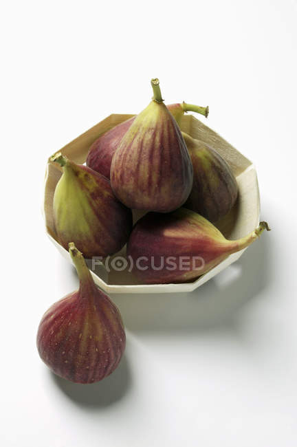 Several figs in bowl — Stock Photo