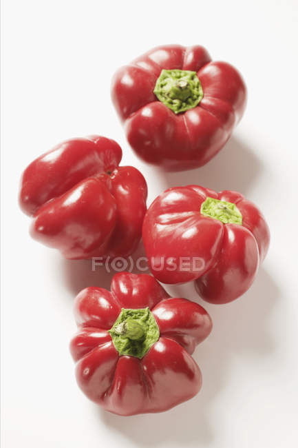 Pimientos rojos maduros - foto de stock