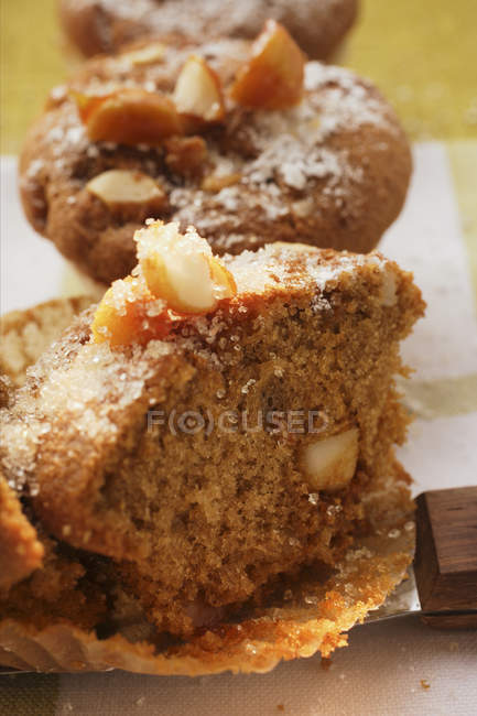 Muffins de canela e macadâmia — Fotografia de Stock