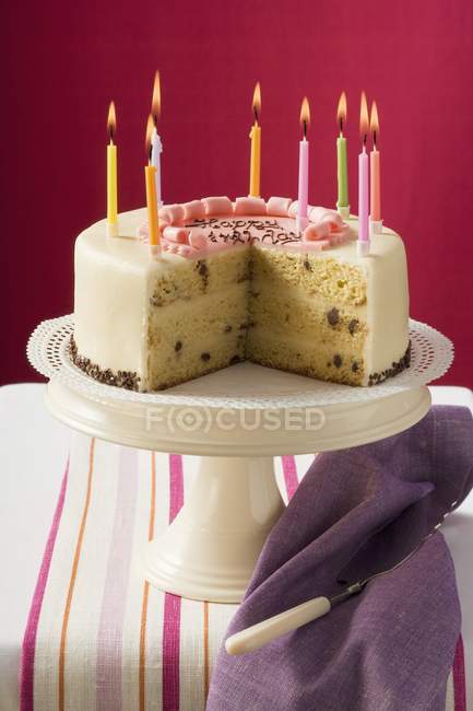 Torta di compleanno con candele — Foto stock