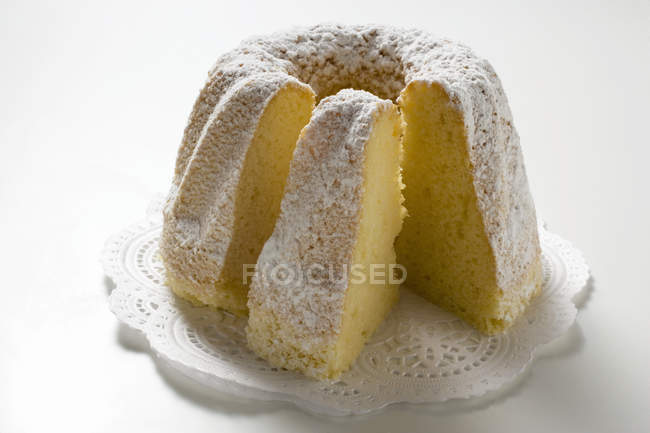 Ring cake with icing sugar — Stock Photo