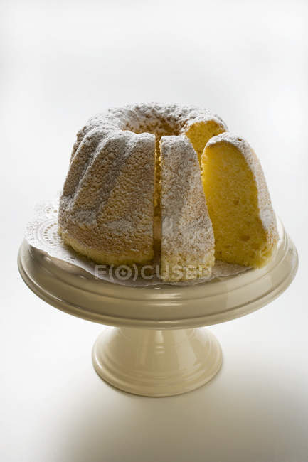 Gâteau anneau avec sucre glace — Photo de stock