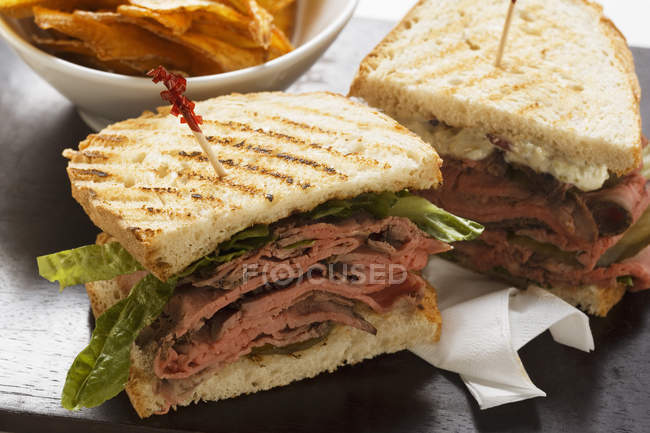 Печеня з яловичини бутерброди — стокове фото