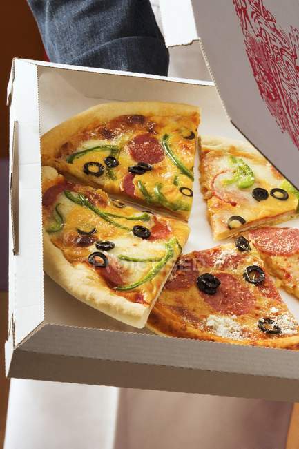 Morceaux de différentes pizzas — Photo de stock