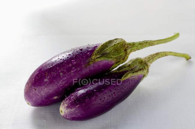 Two aubergines with drops — Stock Photo