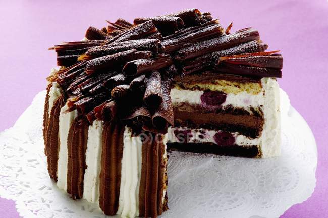 Chocolate cream cake with cherries — Stock Photo