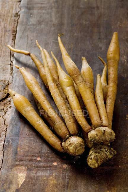 Closeup view of Chinese ginger roots on wooden surface — Stock Photo