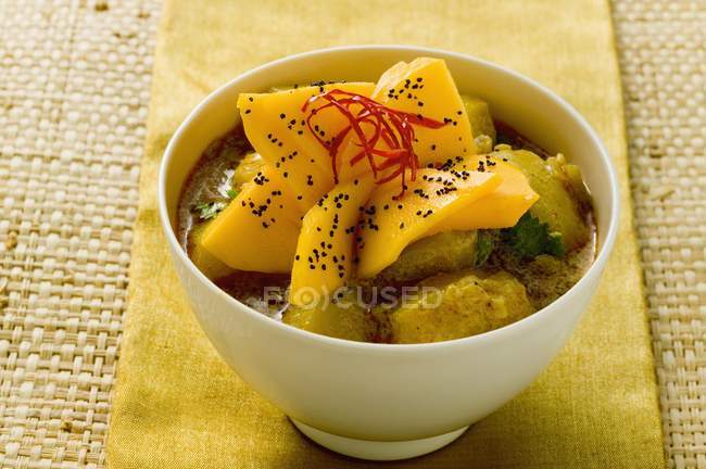 Curry di patate con mango — Foto stock