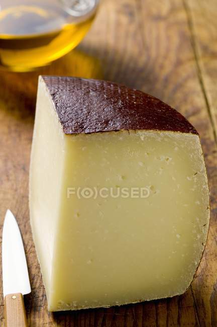 Шматок пекоринового сиру — стокове фото