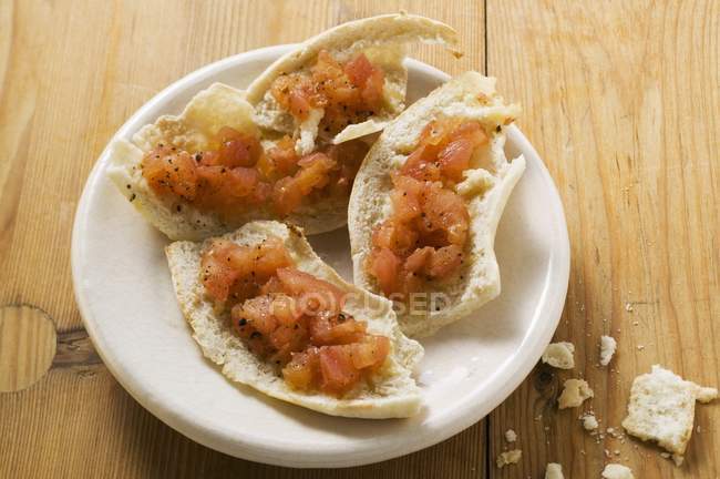 Rusk rings with tomatoes — Stock Photo