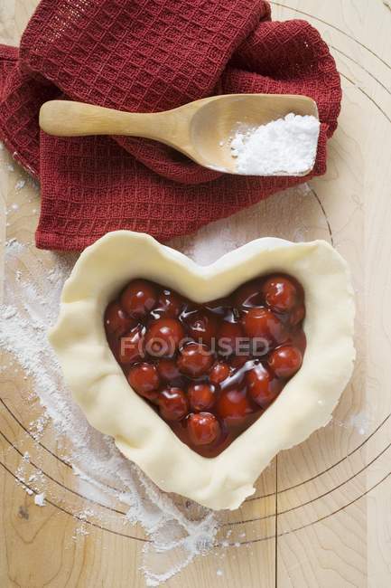 Making cherry pie — Stock Photo