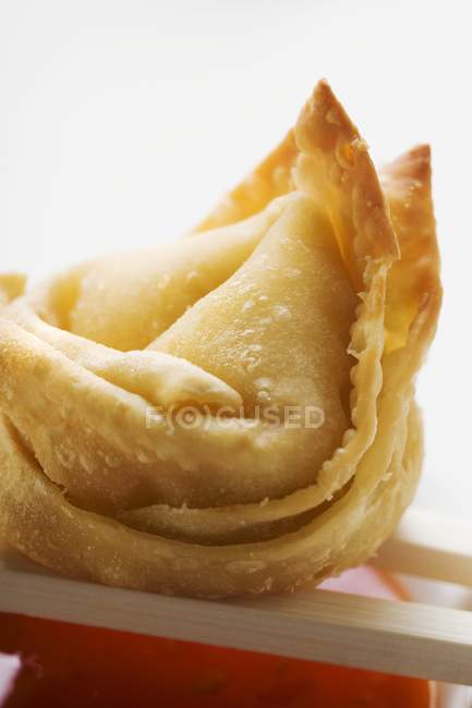 One deep-fried Wonton with sweet and sour sauce — Stock Photo