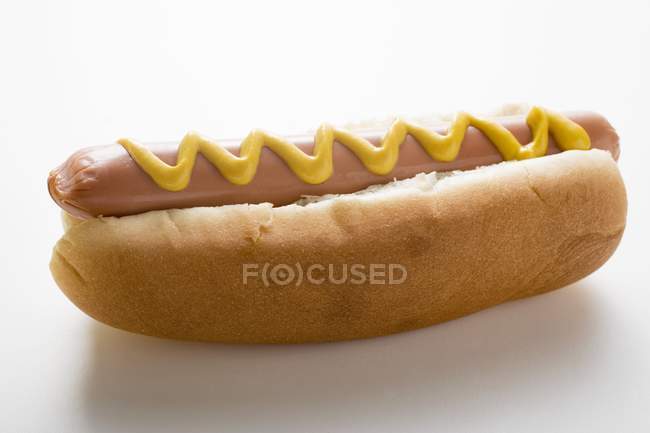 Hot dog à la moutarde — Photo de stock
