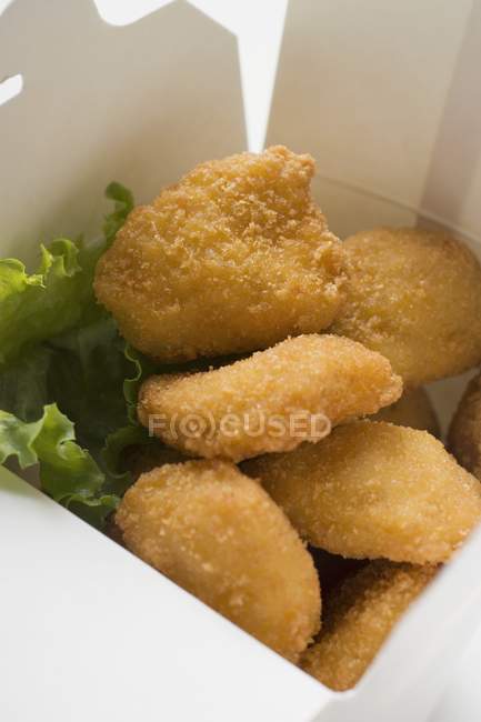 Nuggets de pollo para llevar - foto de stock