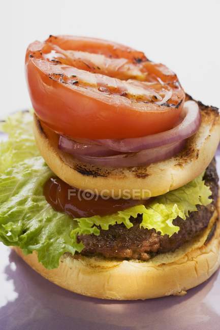 Homemade hamburger with grilled tomato — Stock Photo