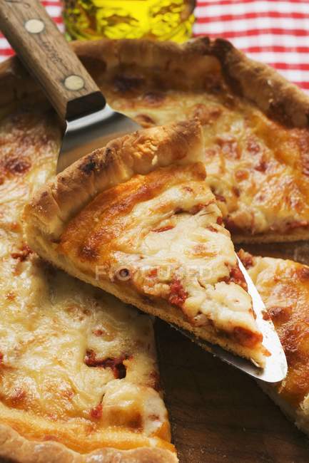Pizza Margherita affettata — Foto stock