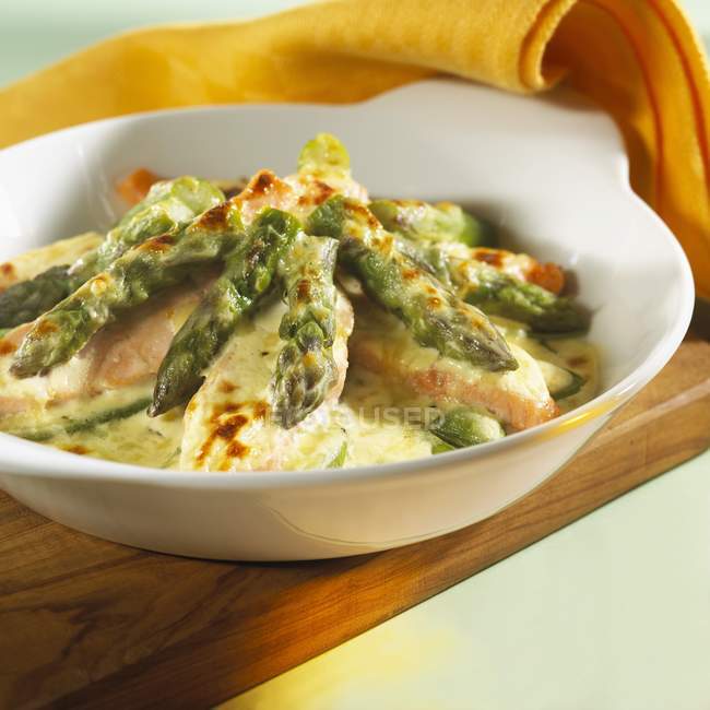 Salmon and asparagus gratin — Stock Photo