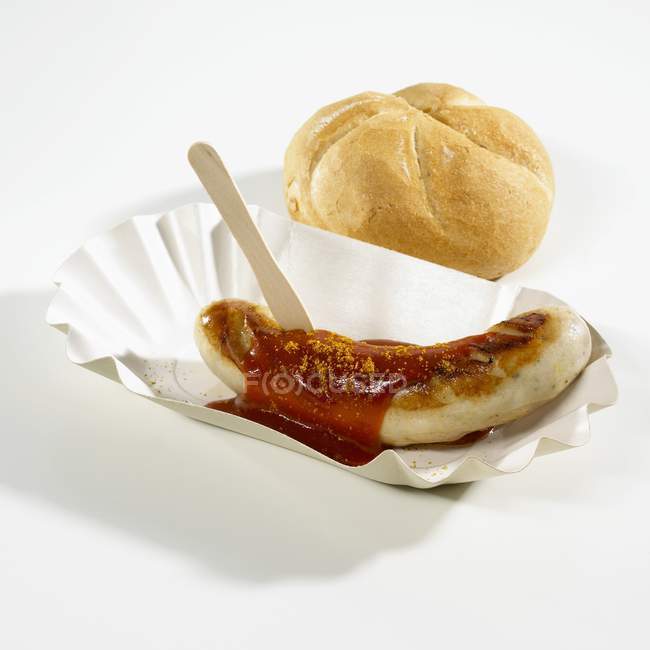 Currywurst in Papierschüssel — Stockfoto