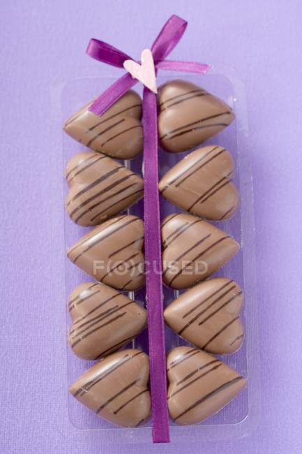 Diversi cioccolatini a forma di cuore — Foto stock