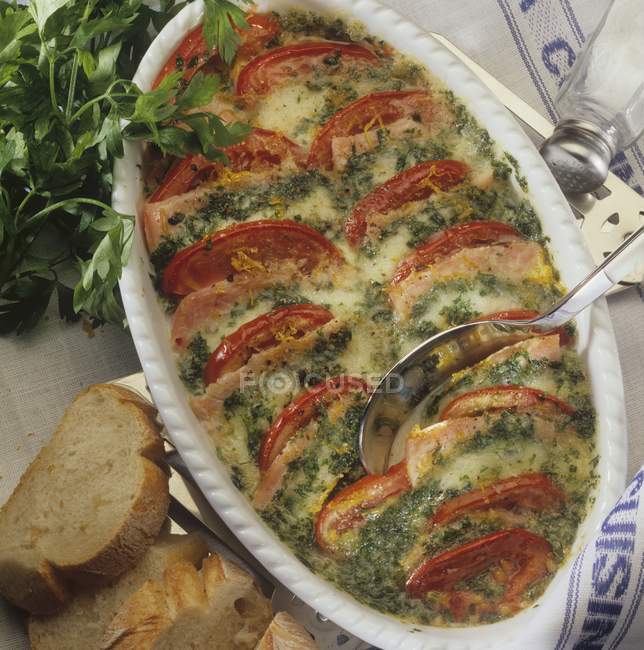 Mozzarella und Tomaten backen — Stockfoto