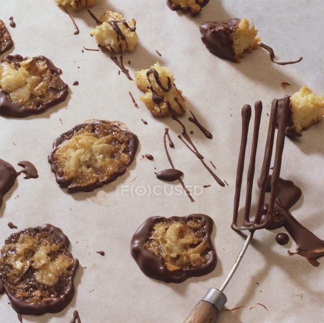 Closeup view of almond candied peel clusters on baking parchment — Stock Photo