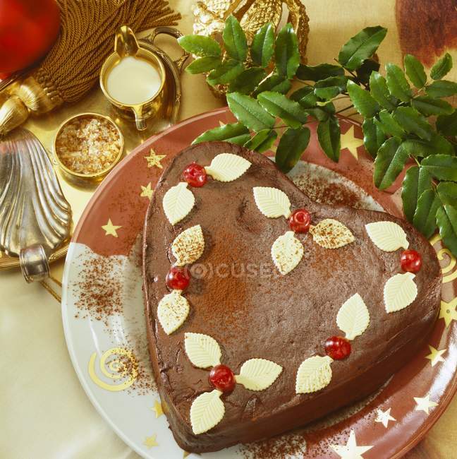 Herzförmiger Schokoladenkuchen — Stockfoto