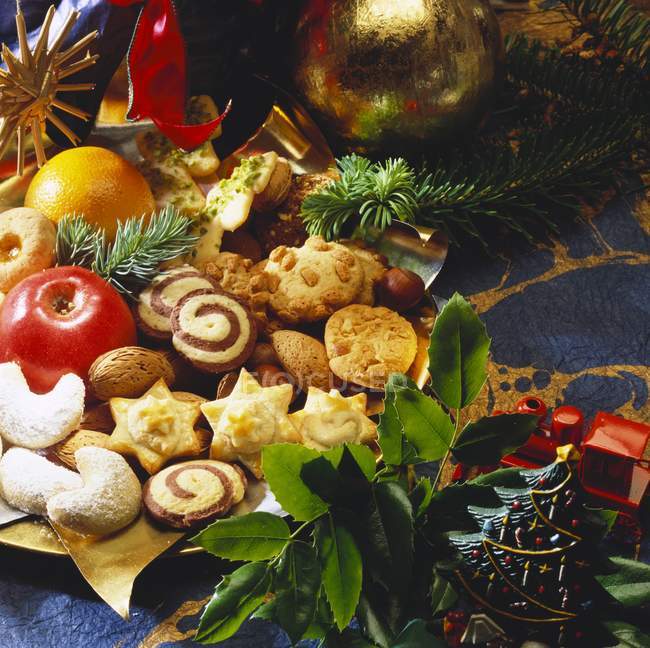 Assiette de biscuits et bonbons — Photo de stock