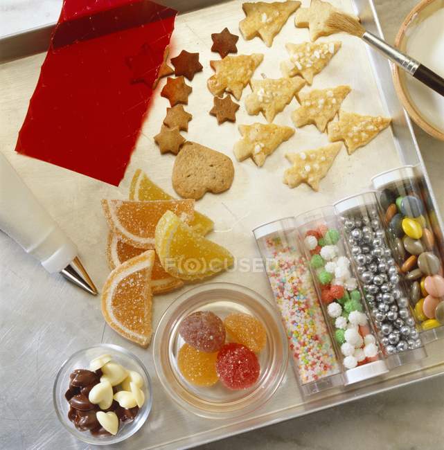 Edible decorations and biscuits — Stock Photo