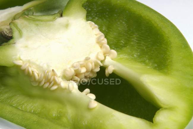 Metade da pimenta verde — Fotografia de Stock