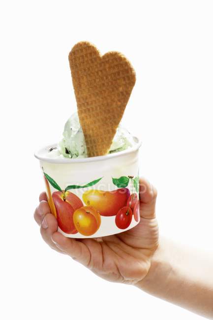 Tub of peppermint ice cream — Stock Photo