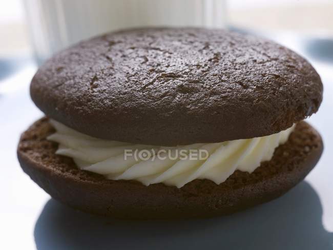 Filled, round chocolate cakes — Stock Photo