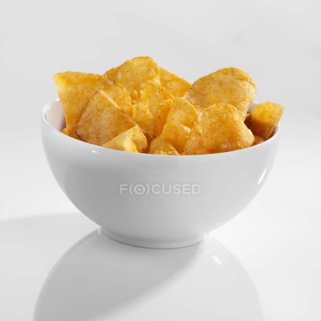 Органические картофельные чипсы — стоковое фото