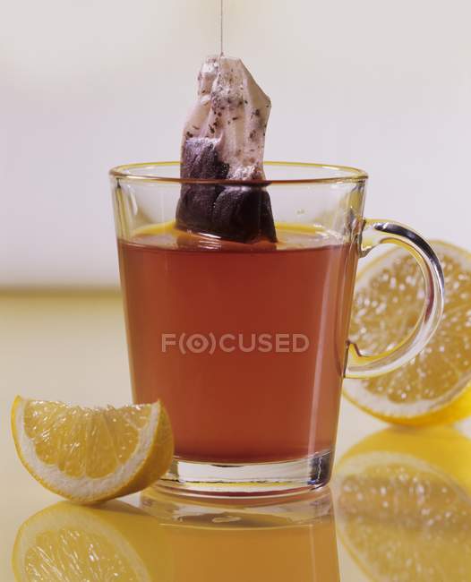 Verre de thé aux fruits — Photo de stock