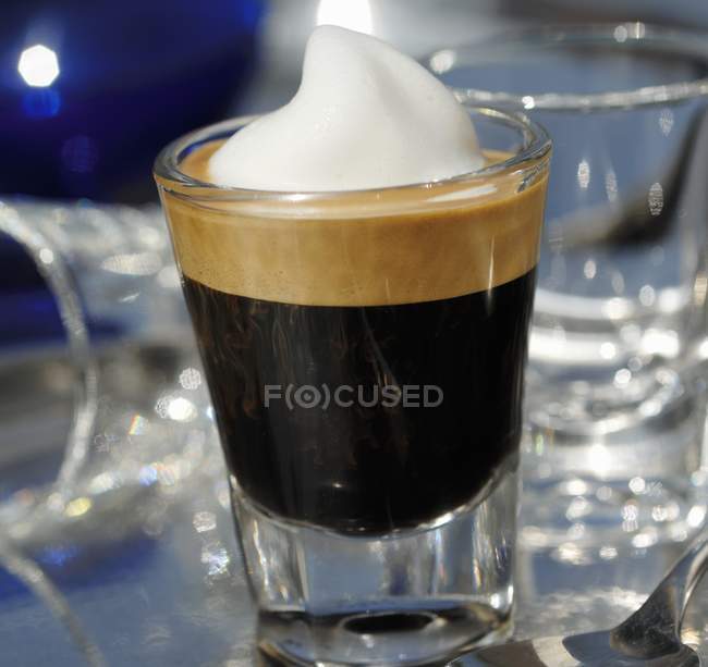 Espresso macchiato en shot — Photo de stock