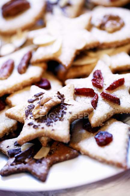 Star-shaped Christmas biscuits — Stock Photo