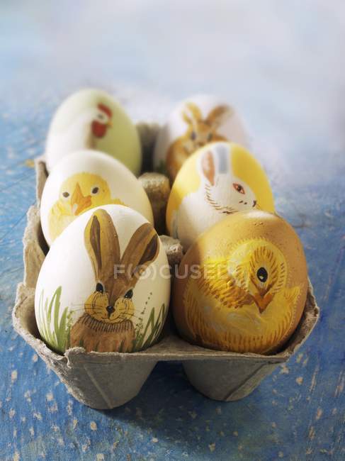 Uova di Pasqua dipinte con motivi animali — Foto stock