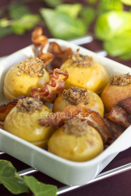 Baked apples with rashers of bacon — Stock Photo