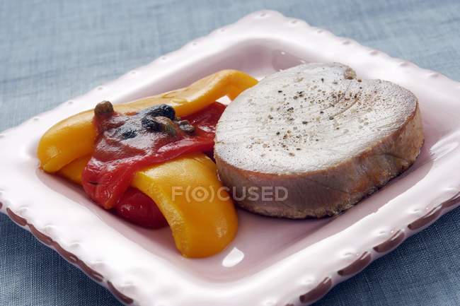 Tuna with baked peppers — Stock Photo